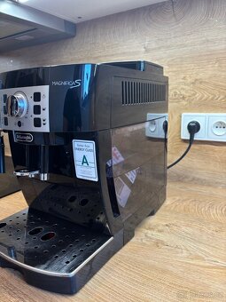 Prodám kávovar Delonghi MAGNIFICA S - 3