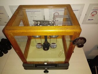 Staré laboratorní váhy Meopta vč. lampy - 3