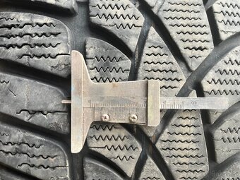 Dunlop 245/40R18 - 3