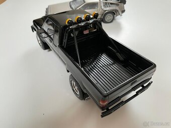 Toyota Hilux SR5 1:18 Otto Mobile Back to the future - 3