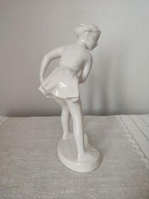 Keramická soška dievča s loptou - 3