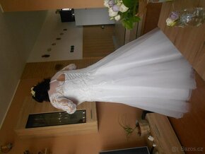 Krajkové svatební šaty - 3
