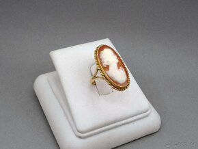 Krásný zlatý prsten s kamej - 3