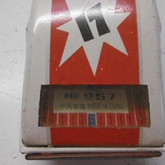 RETRO HRAČKY PLECHOVÉ AUTO - 3