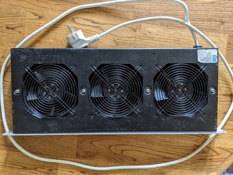 VENTILAČNÍ JEDNOTKA 230 V, 3×18 W - 3