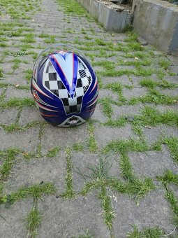 Helma na motorku AGV - 3