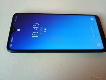 Samsung Galaxy A20E s pouzdrem - 3