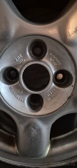 ALU 4x100, 185/55/14 originál VW, letní pneu - 3