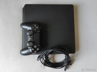 PS4 Slim 500GB, FW10 lze JB, 1x ovladač, kabely - 3
