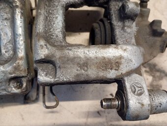 Mercedes W 204 třmen brzdový,zadni - 3