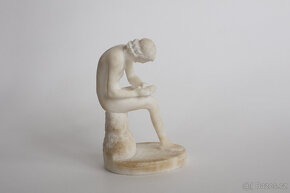 socha soška Chlapec s trnem alabastr akt antika - 3