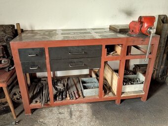 Pracovní stůl - 3