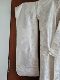 Bílé hedvábné svatební kimono učikake - 3