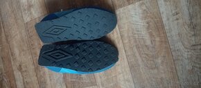 Prodám dětské boty zn. UMBRO pro vel.39 - 3
