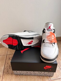 Jordan 4 White cement - 3