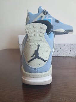Jordan 4 Retro University Blue - 3