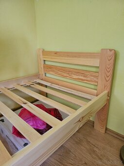 Masivní borovicová postel 90x200 cm včetně roštu – SKLADEM v - 3