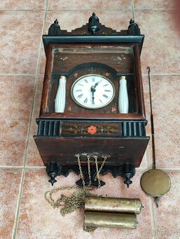 starožitné selské dřevěné vyřezávané hodiny schwarzwald - 3