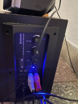 Reproduktory Defender - 3