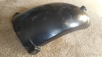 Suzuki GSX-R 750 / 1100 (1985-1988) - zadní blatník. - 3