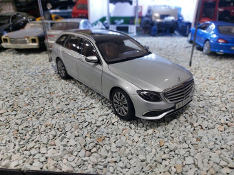 model auta Mercedes E klasse T modell Iscale 1:18 - 3