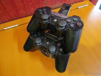 2 x Joystick PS 3 + stojánek na nabíjení - 3