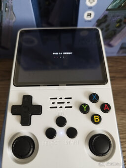 Handheld konzole R36S (verze ArkOS 2.0) +26000 her 128GB - 3