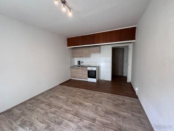 Pronájem, garsonka 24 m2 s balkonem, Moravský Beroun - 3