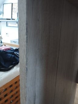 Psací stůl + kancelářská židle. - 3