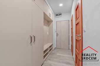 Pronájem zrekonstruovaného bytu 2+1 s balkonem, 55 m2, V Ale - 3