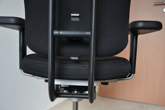 Kancelářská židle - Vitra Headline PC 32 000,- - 3