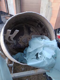 Prodám velkou míchačku na 3 kolečka - 3