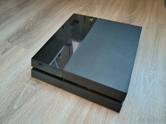 Playstation 4 + hry TLoU 1+2, GoW - 3