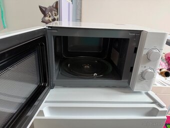 Lednice, vařič a mikrovlnka - 3