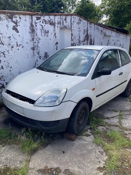 FORD Fiesta 1,4Tdci , zadní vrata na 5dver . Dohodou - 3
