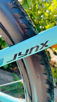 Krásné dámské dívčí kolo Specialized 27,5 - 3