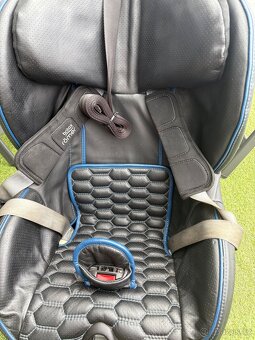 Autosedačka Britax do 22kg + 2x clona do auta - 3