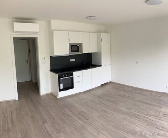 Pronájem bytu 1+kk, 33 m² – Lučištníků, Praha 5, Radlice - 3