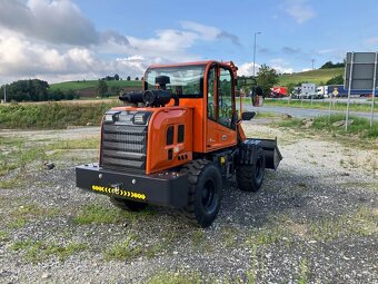 KOLOVÝ KLOUBOVÝ NAKLADAČ 920T - 3