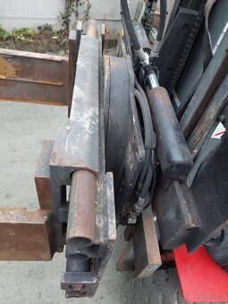 Rotační svěrací čelisti na VZV s bočním posuvem - 3