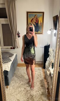 Mini šaty s barevnými flitry - 3