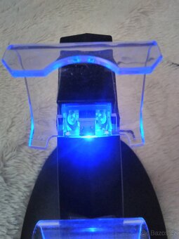 Nabíjecí stojan pro PS4 ovladače - 3