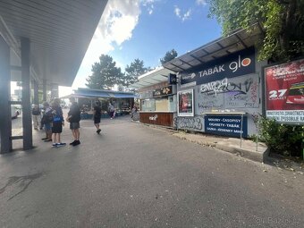 Prodejní stánek na metru Háje - 3