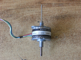 Krokový motor lineární aktuátor HAYDON 46362, rozsah 50 mm - 3