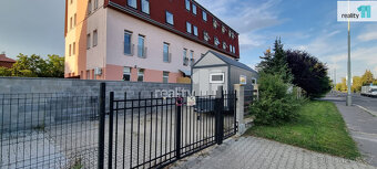 Stylový mobilní domek se zahradou 270m2 v Praze 5, Barrando - 3