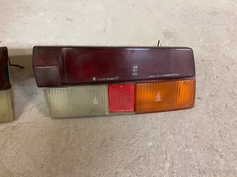 Škoda 125 130 136 Rapid zadní světla - 3