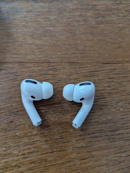Apple AirPods Pro (1. generace, Lightning, 2021) - 3