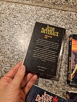 Sametový cyklus 1.-4. díl - Jude Deveraux - 3