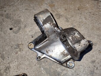 Peugeot Partner díly motoru - 3