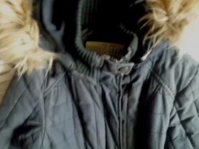 KHUJO-málo použitá pěkná parka s kapucí M-L - 3